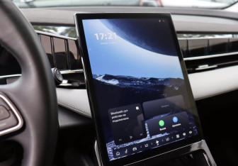 Подержанный автомобиль Geely Atlas 2024 года (21 фото)