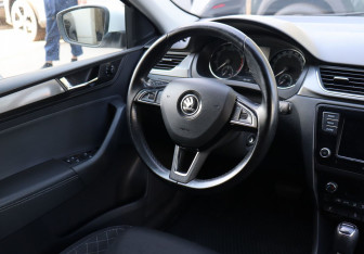 Подержанный автомобиль Skoda Rapid Liftback 2018 года (14 фото)