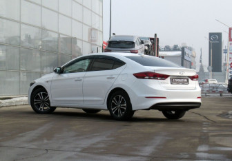 Подержанный автомобиль Hyundai Elantra Sedan 2017 года (7 фото)