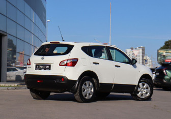 Подержанный автомобиль Nissan Qashqai 2012 года (5 фото)