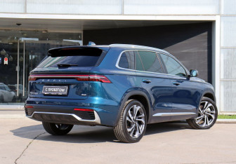 Подержанный автомобиль Geely Monjaro 2024 года (5 фото)