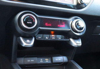 Подержанный автомобиль Kia Rio Hatchback 2019 года (15 фото)