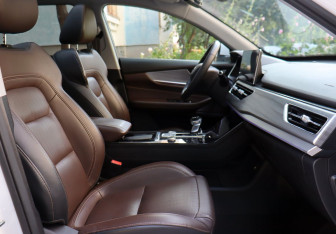Подержанный автомобиль Chery Tiggo 8 Pro 2021 года (10 фото)