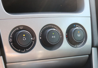 Подержанный автомобиль Peugeot 308 Hatchback 2011 года (14 фото)