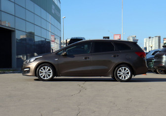 Подержанный автомобиль Kia Ceed Wagon 2017 года (8 фото)