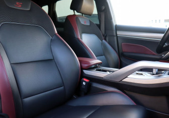 Подержанный автомобиль Geely Coolray 2023 года (13 фото)