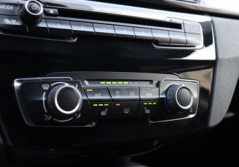 Подержанный автомобиль BMW X1 2016 года (16 фото)