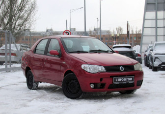 Подержанный автомобиль Fiat Albea 2007 года (3 фото)