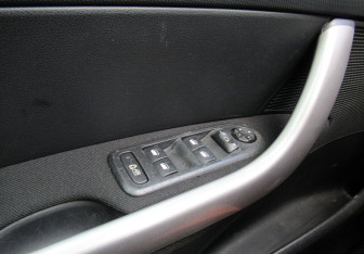 Подержанный автомобиль Peugeot 308 Hatchback 2011 года (14 фото)