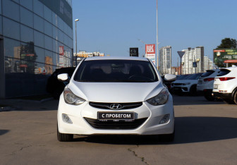 Подержанный автомобиль Hyundai Avante Sedan 2012 года (2 фото)