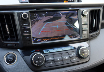Подержанный автомобиль Toyota RAV4 2018 года (14 фото)