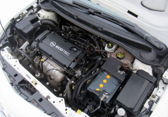 Подержанный автомобиль Opel Astra Wagon 2012 года (10 фото)