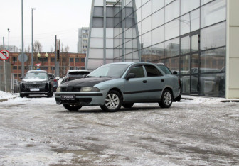 Подержанный автомобиль Mitsubishi Carisma Sedan 2003 года (1 фото)