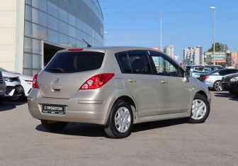 Подержанный автомобиль Nissan Tiida Hatchback 2011 года (5 фото)