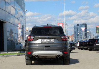 Подержанный автомобиль Ford Kuga 2017 года (6 фото)