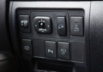 Подержанный автомобиль Toyota Land Cruiser Suv 2008 года (17 фото)