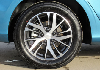 Подержанный автомобиль Geely Emgrand 2023 года (9 фото)