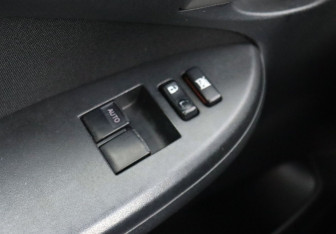 Подержанный автомобиль Toyota Corolla Sedan 2010 года (14 фото)
