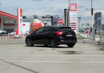 Подержанный автомобиль Ford Focus Hatchback 2011 года (7 фото)