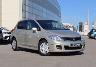 Подержанный автомобиль Nissan Tiida Hatchback 2011 года (3 фото)