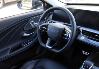 Подержанный автомобиль Chery Arrizo 8 2023 года (12 фото)