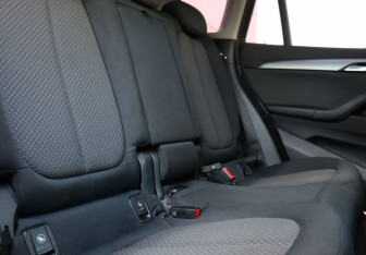 Подержанный автомобиль BMW X1 2016 года (22 фото)