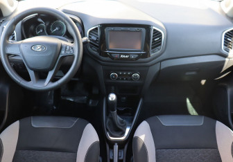 Подержанный автомобиль LADA (ВАЗ) XRAY 2016 года (13 фото)