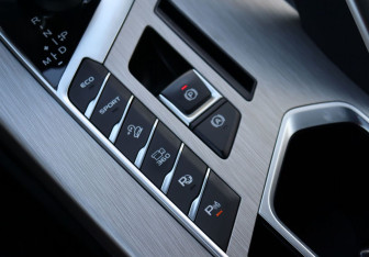 Подержанный автомобиль Geely Coolray 2023 года (20 фото)