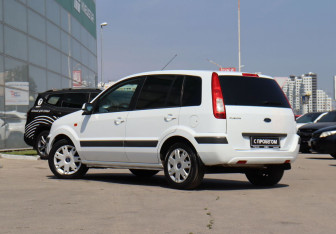 Подержанный автомобиль Ford Fusion 2007 года (7 фото)