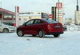 Подержанный автомобиль Hyundai Solaris Sedan 2021 года (7 фото)
