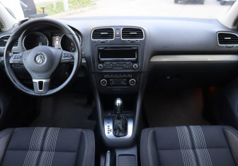 Подержанный автомобиль Volkswagen Golf Hatchback 2012 года (13 фото)
