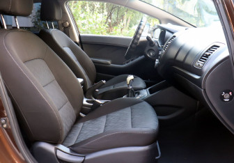 Подержанный автомобиль Kia Cerato Sedan 2015 года (11 фото)