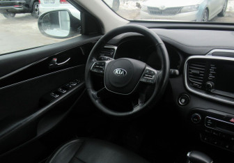 Подержанный автомобиль Kia Sorento 2018 года (13 фото)