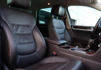 Подержанный автомобиль Volkswagen Touareg 2013 года (11 фото)