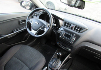 Подержанный автомобиль Kia Rio Sedan 2016 года (12 фото)