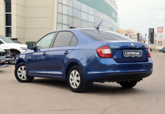 Подержанный автомобиль Skoda Rapid Liftback 2018 года (7 фото)