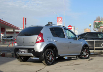 Подержанный автомобиль Renault Sandero 2014 года (5 фото)