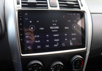 Подержанный автомобиль Toyota Corolla Sedan 2012 года (14 фото)