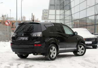 Подержанный автомобиль Mitsubishi Outlander 2008 года (5 фото)