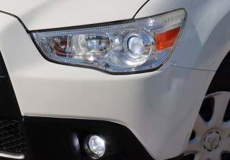 Подержанный автомобиль Mitsubishi ASX 2012 года (19 фото)