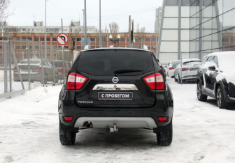 Подержанный автомобиль Nissan Terrano 2016 года (6 фото)