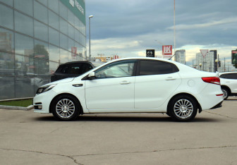 Подержанный автомобиль Kia Rio Sedan 2015 года (8 фото)