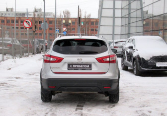 Подержанный автомобиль Nissan Qashqai 2017 года (6 фото)