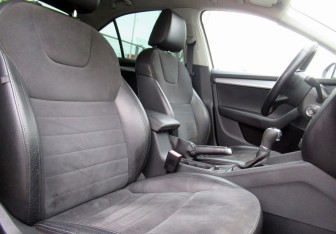 Подержанный автомобиль Skoda Octavia Liftback 2015 года (20 фото)