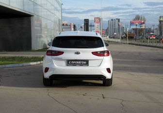 Подержанный автомобиль Kia Ceed Hatchback 2019 года (6 фото)
