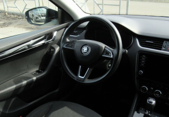 Подержанный автомобиль Skoda Octavia Liftback 2018 года (12 фото)
