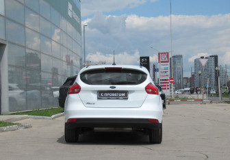 Подержанный автомобиль Ford Focus Hatchback 2018 года (6 фото)