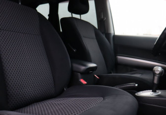 Подержанный автомобиль Nissan X-Trail 2008 года (10 фото)