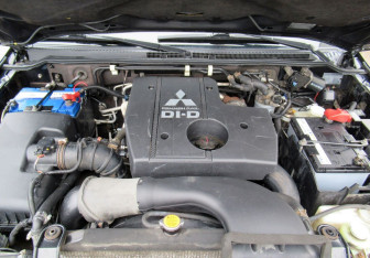 Подержанный автомобиль Mitsubishi Pajero 2008 года (26 фото)