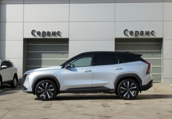 Подержанный автомобиль Geely Atlas 2024 года (8 фото)